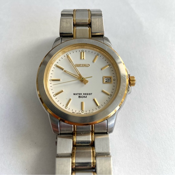 Seiko Men's Watch V742-8119 Two Tone Gold Silver Day Date Quartz Classic Career - Picture 2 of 9